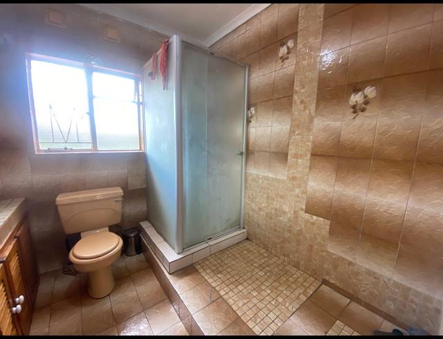 8 BEDROOM HOUSE FOR SALE IN BEDWORTH PARK